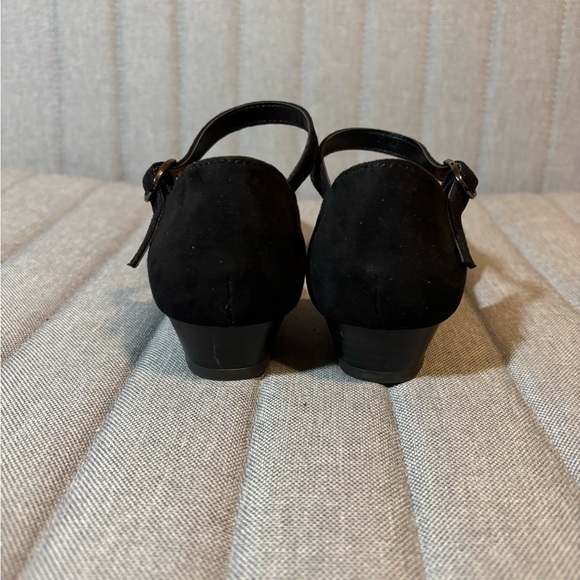 Seychelles Black Flats with Ankle Strap - Picture 2 of 8